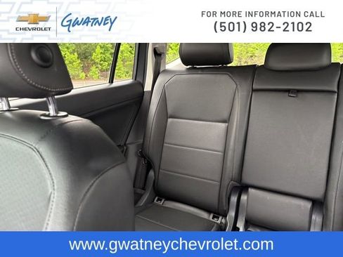 Used 2018 Volkswagen Tiguan SE AWD/4WD image 26