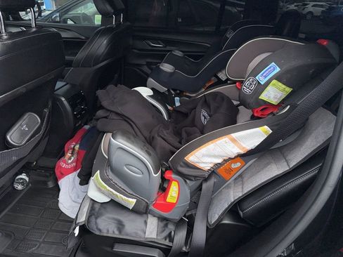 Used 2023 Jeep Grand Cherokee L Laredo image 28