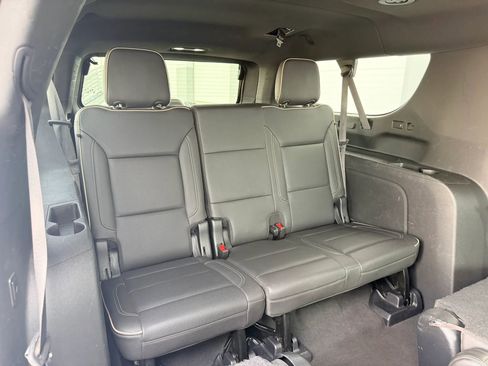 Used 2022 Chevrolet Suburban Premier AWD/4WD image 14