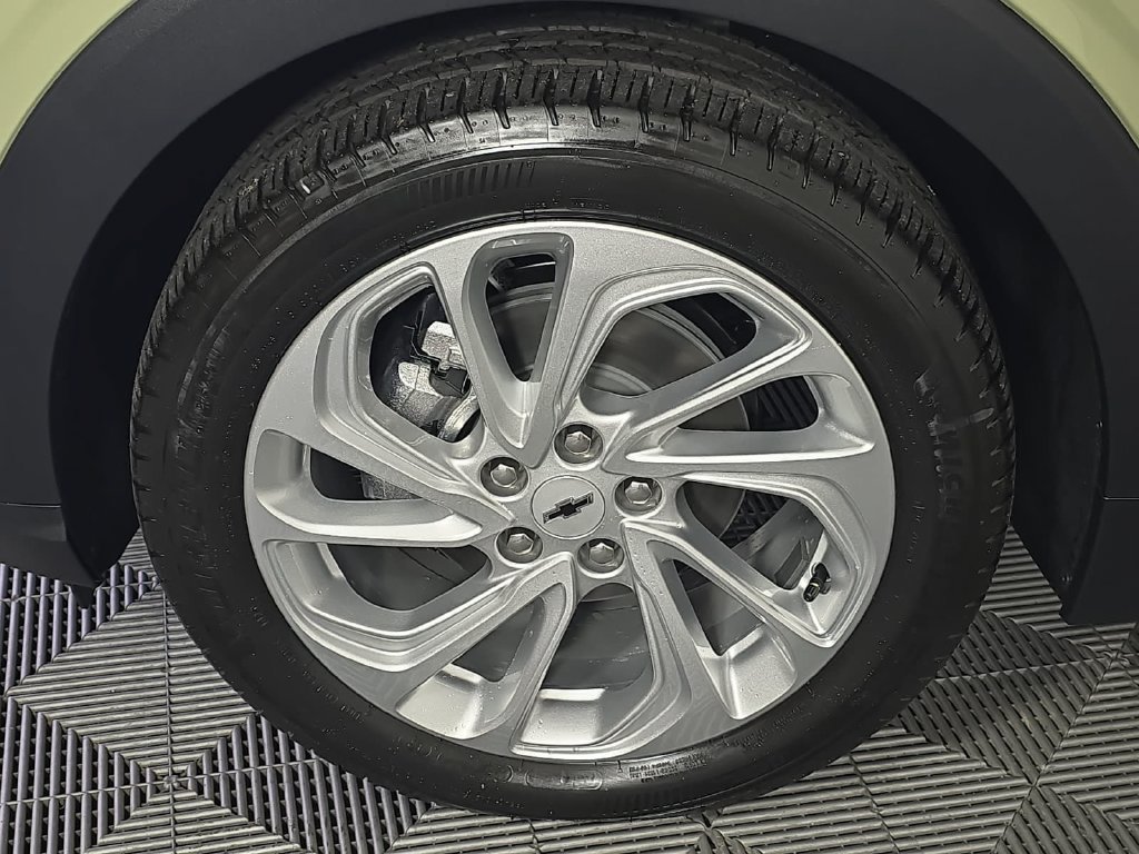 New 2027 Chevrolet Bolt LT w/ Comfort Package FWD image 28