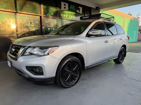 Used 2017 Nissan Pathfinder S image 1