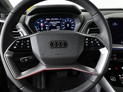 New 2025 Audi Q4 e-tron Prestige image 9