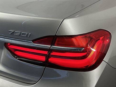 Used 2019 BMW 750i xDrive w/ Executive Package AWD/4WD image 26