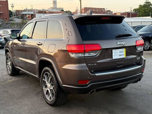 Used 2018 Jeep Grand Cherokee Limited AWD/4WD image 8