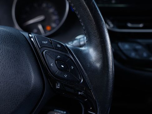 Used 2020 Toyota C-HR XLE image 26