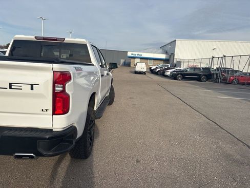Used 2024 Chevrolet Silverado 1500 LT Trail Boss w/ Convenience Package II image 9