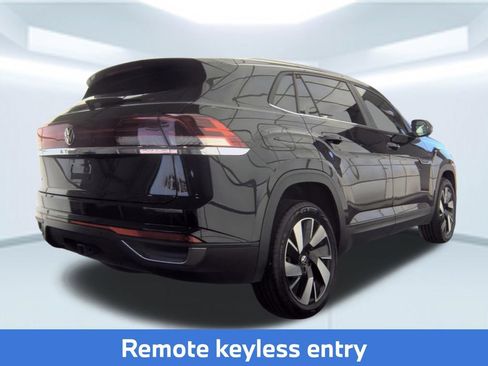 Used 2025 Volkswagen Atlas Cross Sport SE FWD image 2