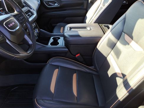 Used 2023 GMC Yukon AT4 w/ AT4 Premium Package image 15