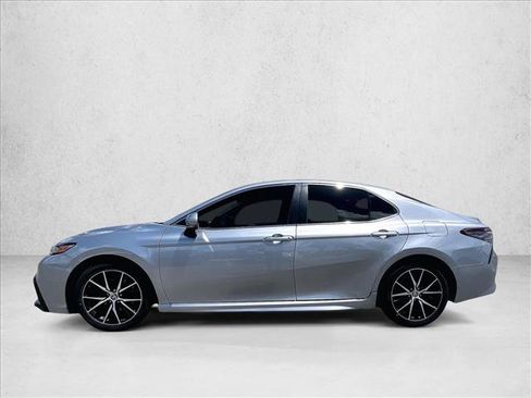 Used 2023 Toyota Camry SE FWD image 6