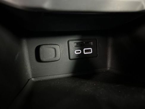 Certified 2023 GMC Acadia SLT w/ Technology Package image 35