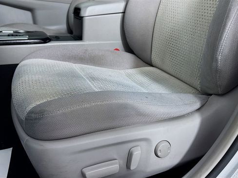 Used 2013 Toyota Camry LE image 23