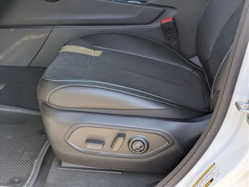 New 2025 Jeep Grand Cherokee Altitude image 4