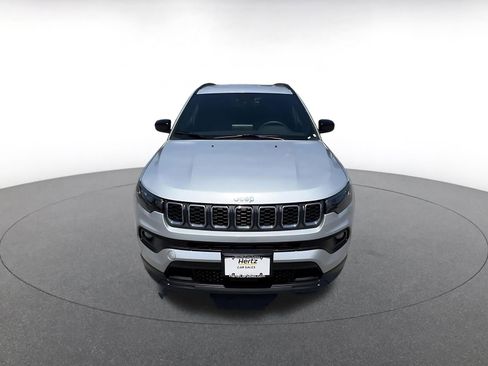 Used 2025 Jeep Compass Latitude AWD/4WD image 4