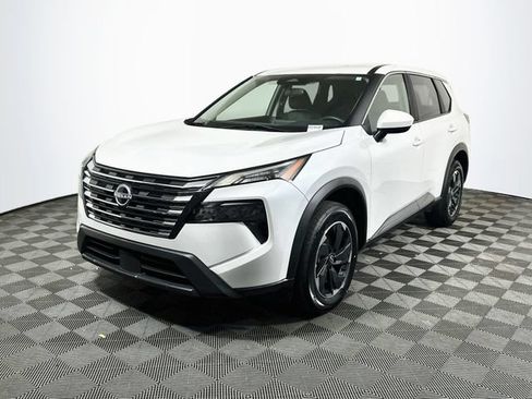 Used 2024 Nissan Rogue SV FWD image 4