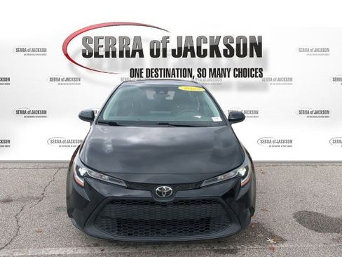 Used 2022 Toyota Corolla LE image 3