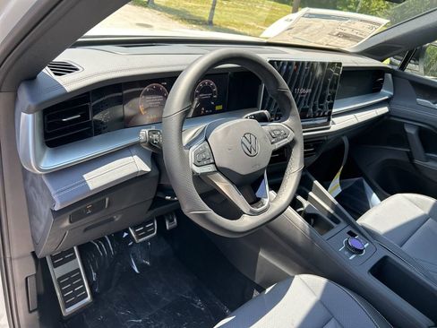 New 2026 Volkswagen Tiguan SE R-Line AWD/4WD image 24