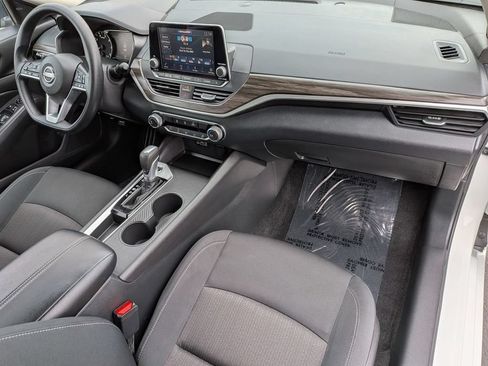 Used 2025 Nissan Altima 2.5 SV FWD image 31