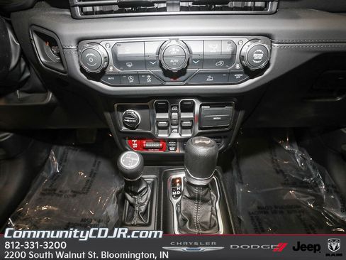 New 2026 Jeep Wrangler Unlimited Rubicon w/ Technology Group AWD/4WD image 18