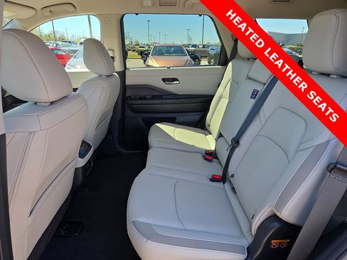 Used 2025 Nissan Pathfinder SL AWD/4WD image 11