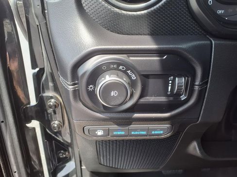 Used 2025 Jeep Wrangler Unlimited Rubicon 4xe w/ Safety Group AWD/4WD image 19
