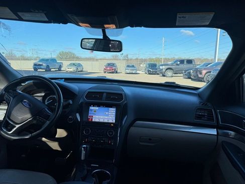 Used 2018 Ford Explorer XLT w/ Equipment Group 202A image 10