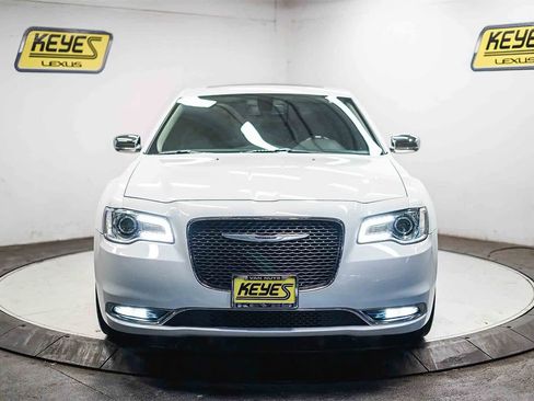 Used 2019 Chrysler 300 Limited image 6
