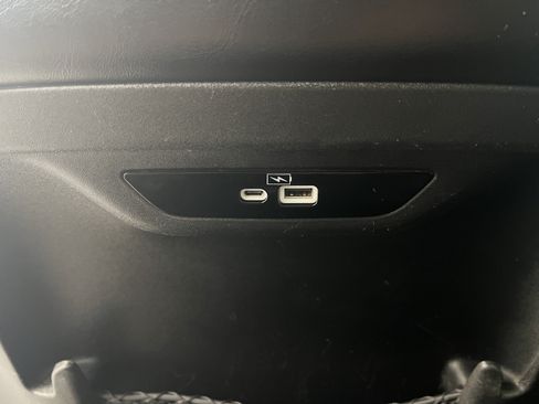 Used 2023 Chrysler Pacifica Touring-L FWD image 34