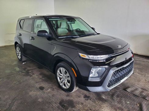 Used 2021 Kia Soul LX image 3