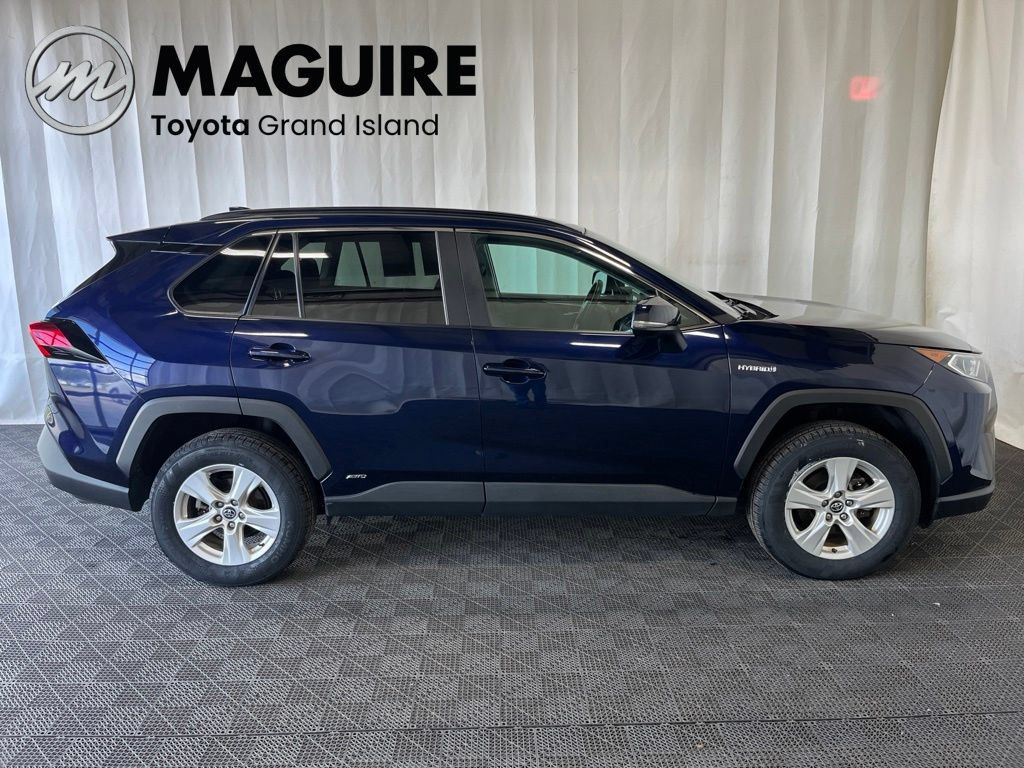 Used 2021 Toyota RAV4 XLE w/ XLE Grade Weather Package AWD/4WD image 2