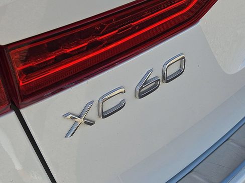 Used 2024 Volvo XC60 B5 Plus w/ Protection Package Premier AWD/4WD image 12