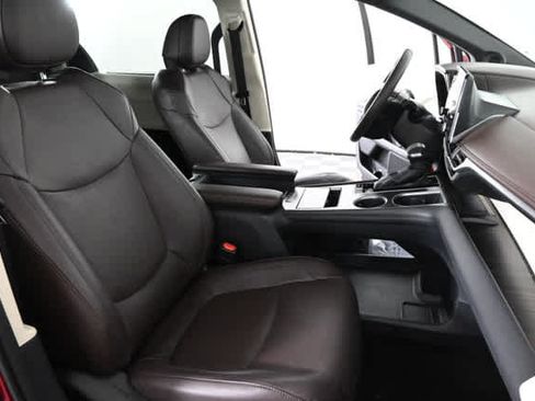 Used 2022 Toyota Sienna Platinum AWD/4WD image 13