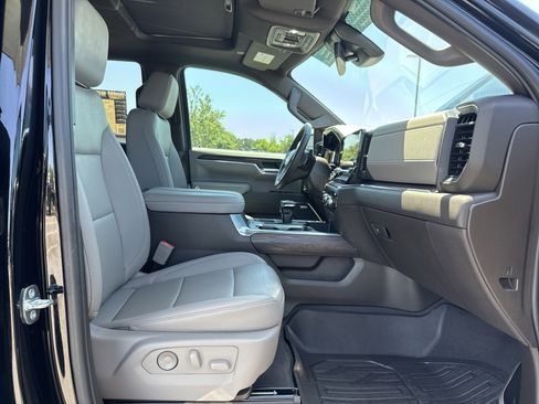 Used 2024 GMC Sierra 1500 SLT w/ SLT Premium Plus Package AWD/4WD image 32