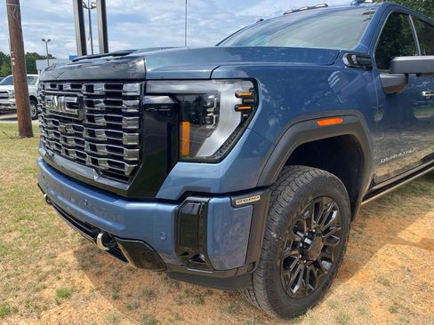 Used 2025 GMC Sierra 2500 Denali Ultimate AWD/4WD image 8