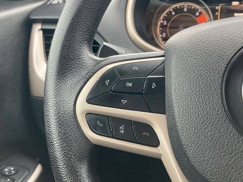 Used 2017 Jeep Cherokee Sport FWD image 15