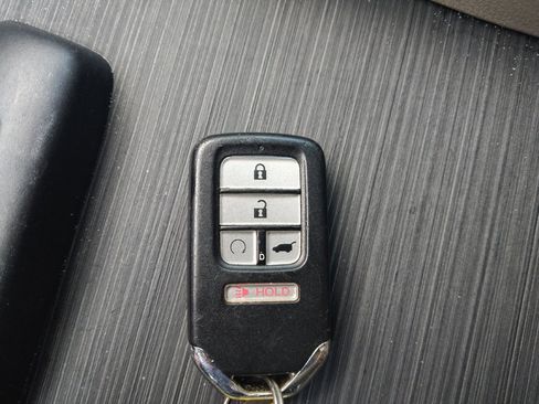 Used 2021 Honda Pilot Touring image 32