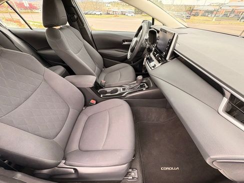 Used 2021 Toyota Corolla LE image 32