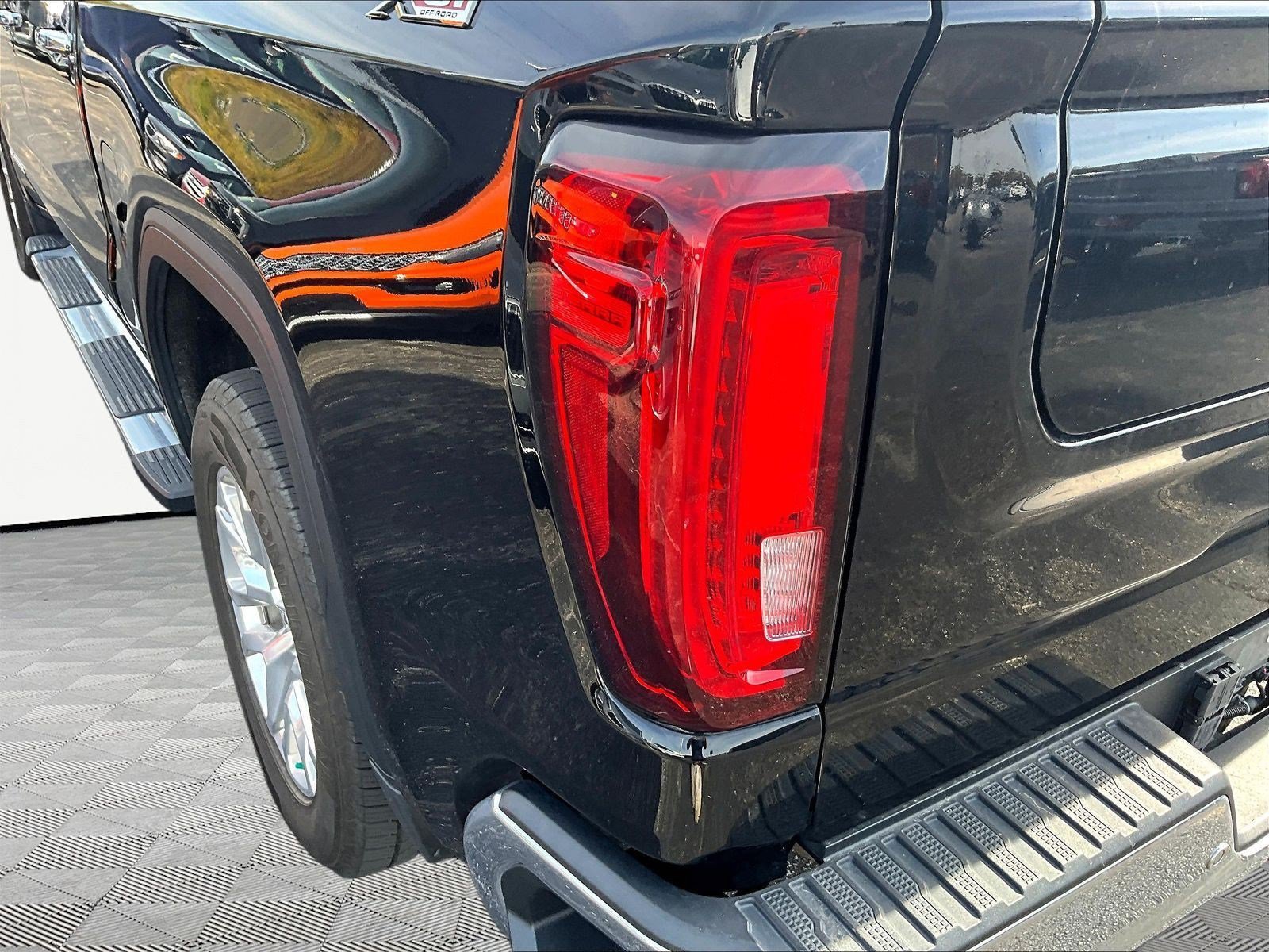 Used 2019 GMC Sierra 1500 SLT w/ SLT Premium Plus Package AWD/4WD image 24