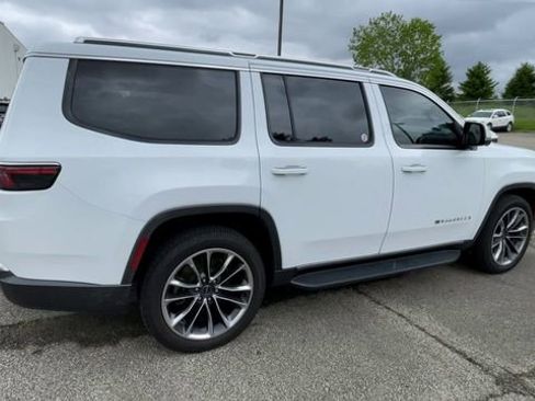 Used 2022 Jeep Wagoneer Series II w/ Convenience Group I AWD/4WD image 2