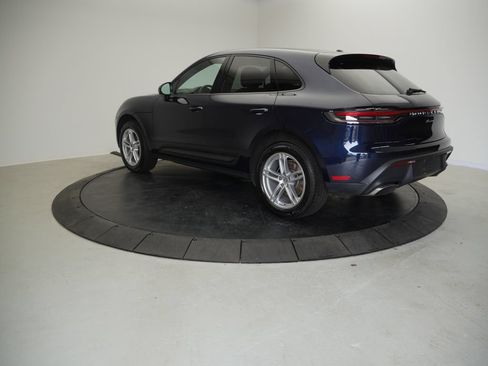 Certified 2023 Porsche Macan AWD/4WD image 3