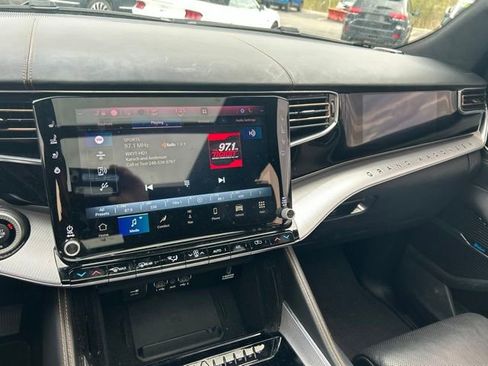 Used 2022 Jeep Grand Wagoneer Series III AWD/4WD image 13
