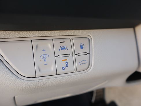 Used 2019 Genesis G70 3.3T Design image 17