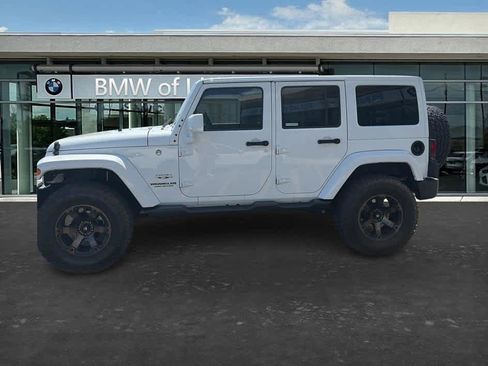 Used 2017 Jeep Wrangler Unlimited Sahara w/ Connectivity Group AWD/4WD image 4