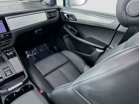 Used 2024 Porsche Macan image 26