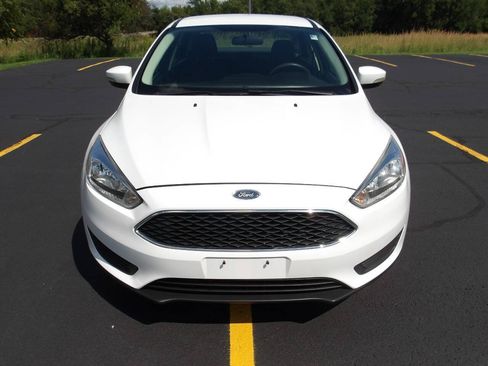Used 2017 Ford Focus SE FWD image 3