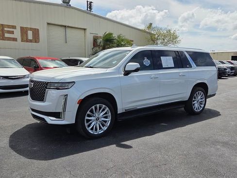 Used 2022 Cadillac Escalade ESV Luxury image 3