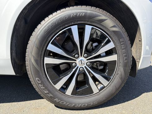 Certified 2025 Volvo XC60 B5 Core AWD/4WD image 8