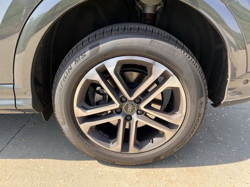 Used 2025 Audi Q5 Premium image 13