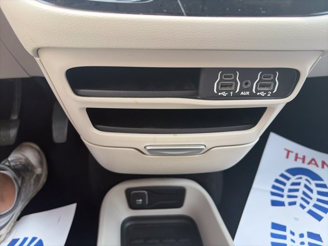 Used 2023 Chrysler Pacifica Touring-L FWD image 23