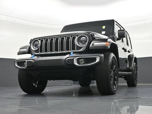 Used 2024 Jeep Wrangler Unlimited Sahara AWD/4WD image 34
