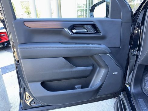 Used 2025 GMC Yukon Denali image 17